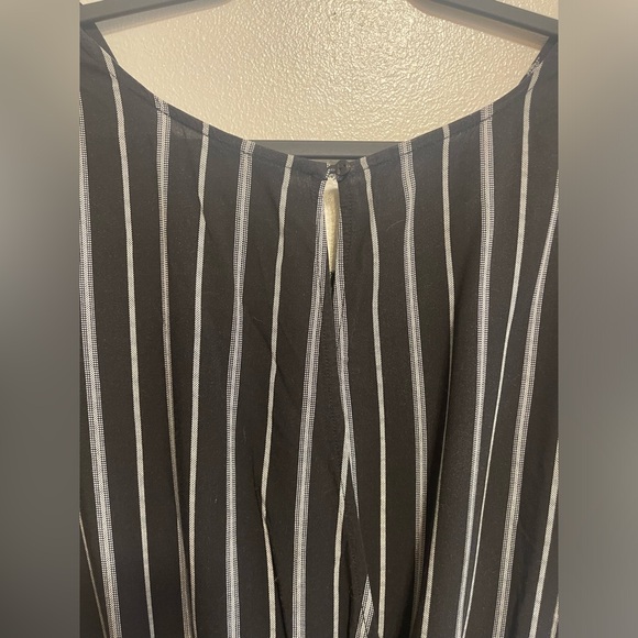 Old Navy romper. Excellent condition - Picture 4 of 7